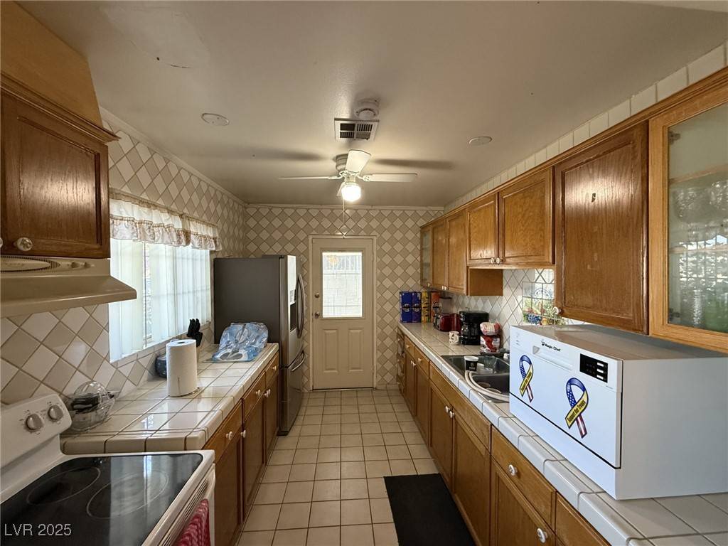Las Vegas, NV 89121,4567 S Nellis BLVD