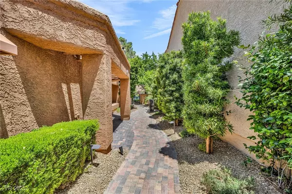 Las Vegas, NV 89113,5123 Southern Hills LN