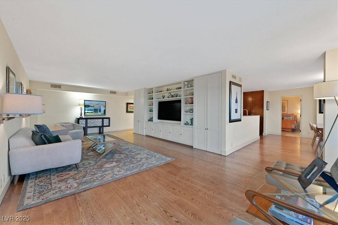 Las Vegas, NV 89109,3111 Bel Air DR #7D