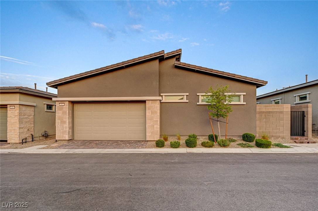 Las Vegas, NV 89138,912 Allister Fields LN