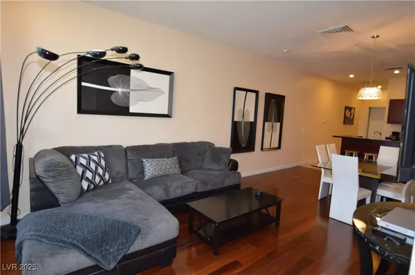 Las Vegas, NV 89103,4585 DEAN MARTIN DR #205