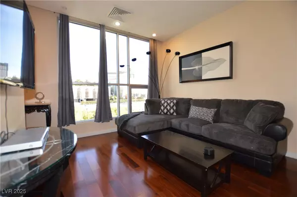 Las Vegas, NV 89103,4585 DEAN MARTIN DR #205