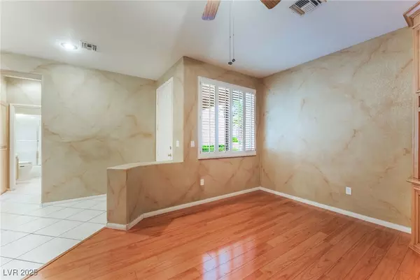 Las Vegas, NV 89134,10037 Summer Oak LN #102