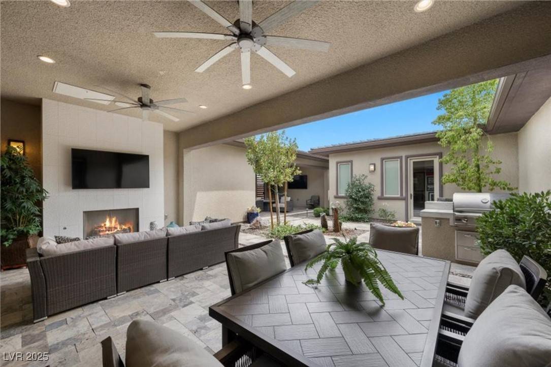 Las Vegas, NV 89148,6804 Regency Stone WAY