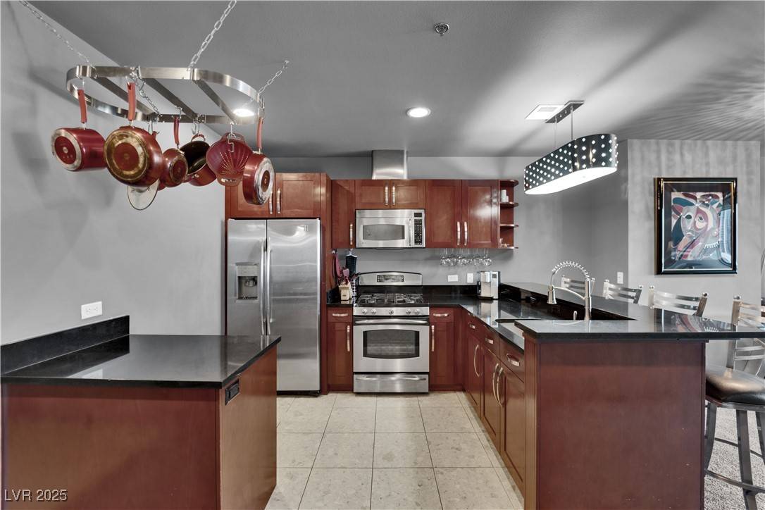 Las Vegas, NV 89103,4575 Dean Martin DR #2103