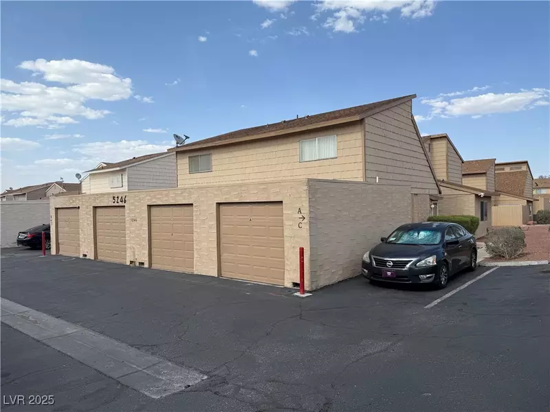 5246 Golden LN #D, Las Vegas, NV 89119
