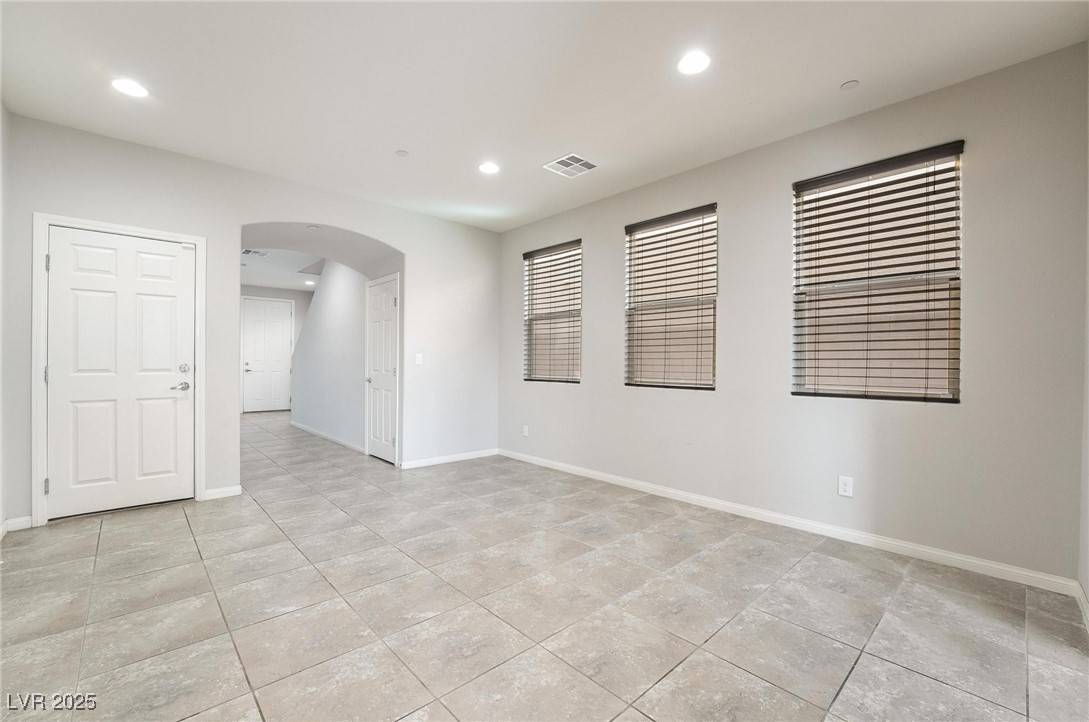 Henderson, NV 89002,2332 Mundare DR