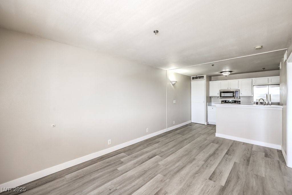 Las Vegas, NV 89119,1381 E University AVE #204