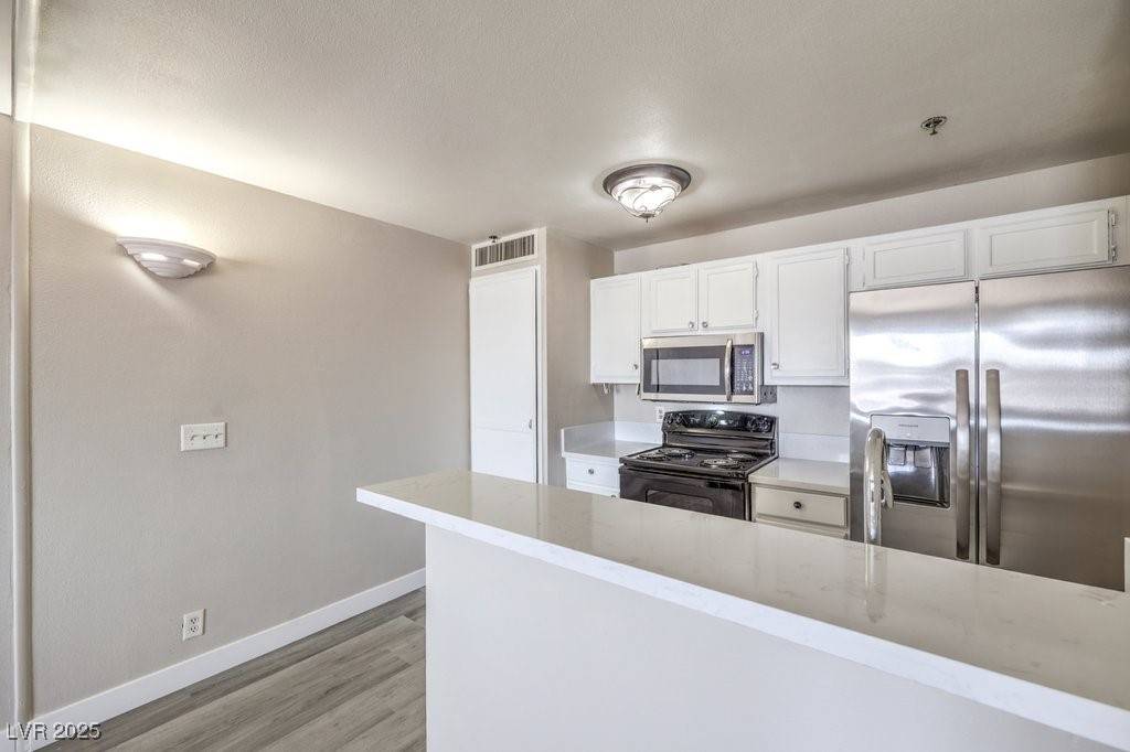 Las Vegas, NV 89119,1381 E University AVE #204
