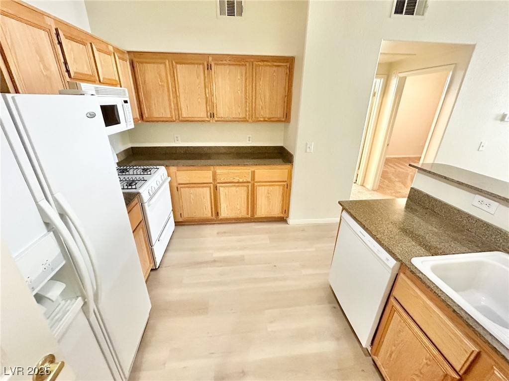 Las Vegas, NV 89129,10550 W Alexander RD #2032