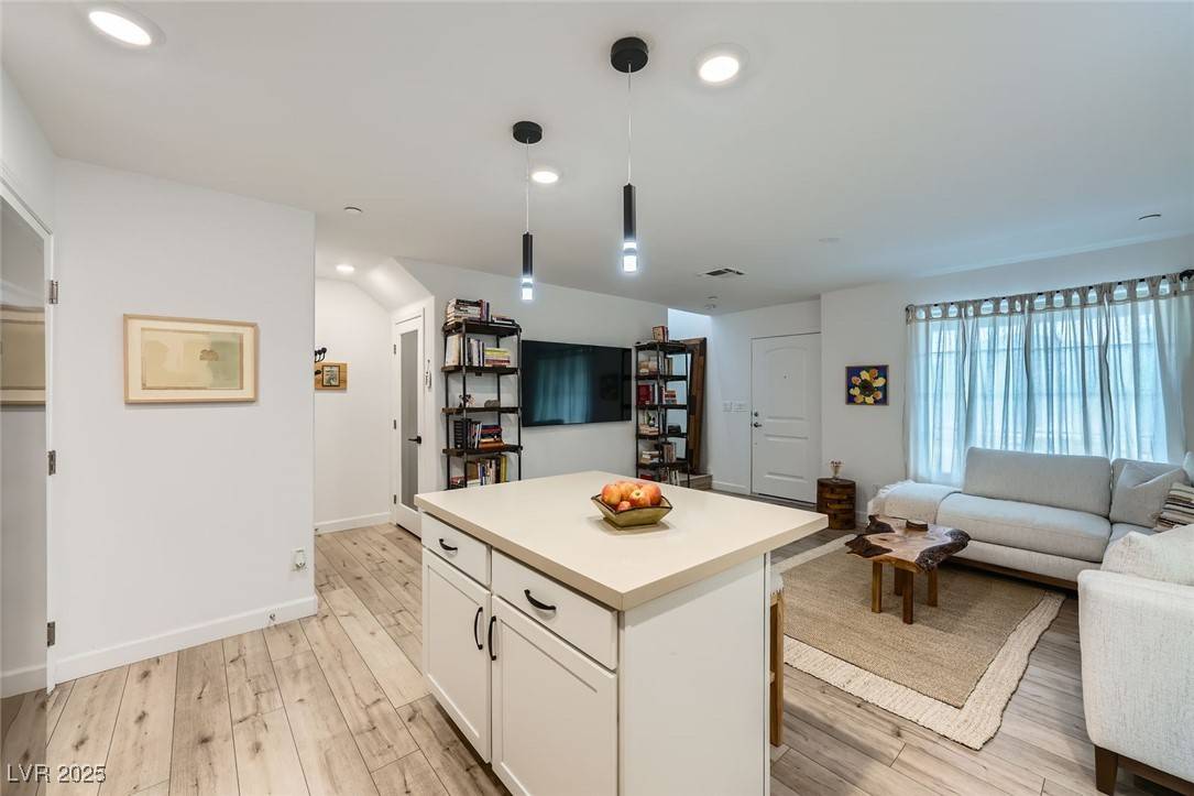 Henderson, NV 89011,709 Pickled Pepper PL