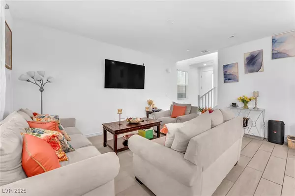 Las Vegas, NV 89166,8879 Roadrunner Ravine ST