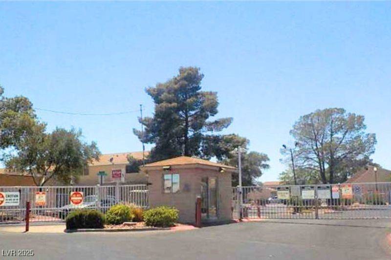 Las Vegas, NV 89119,5155 Gray LN