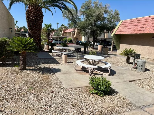 Las Vegas, NV 89103,5020 Indian River DR #432