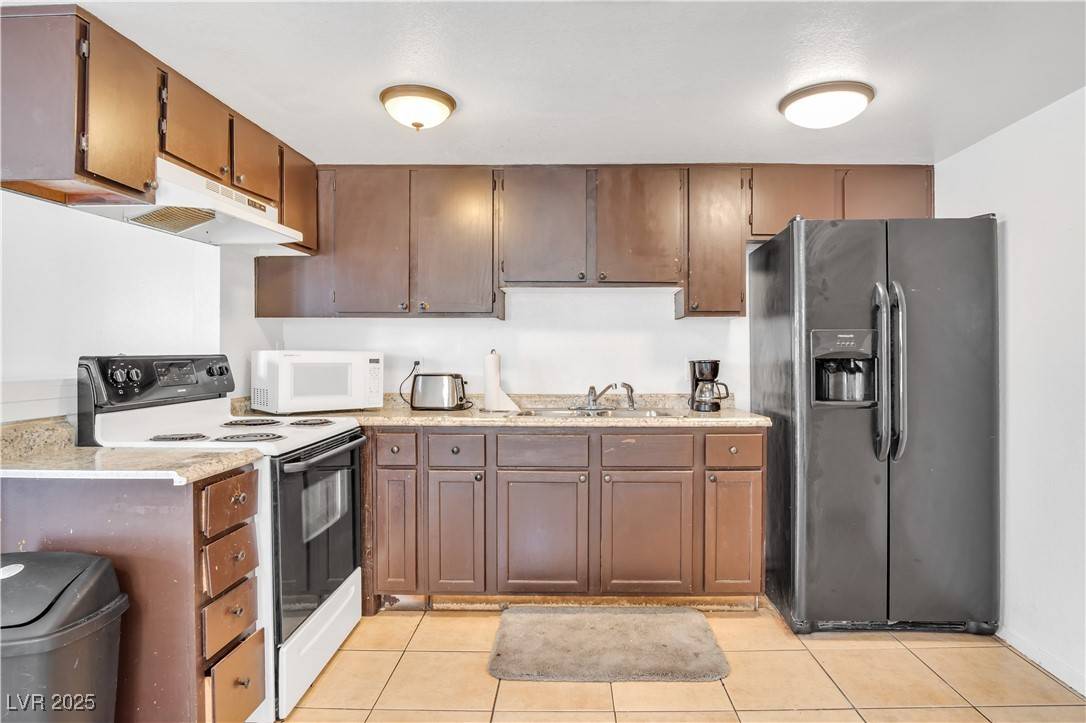Las Vegas, NV 89103,4140 Solteros ST #2