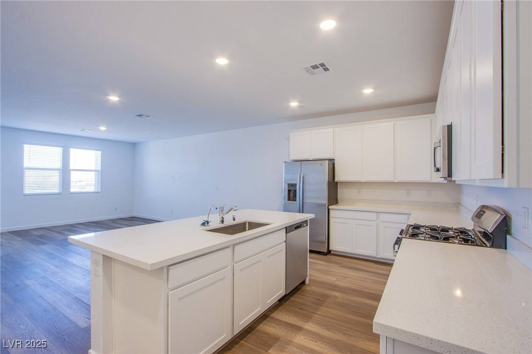 Henderson, NV 89015,252 Walsh Peak AVE