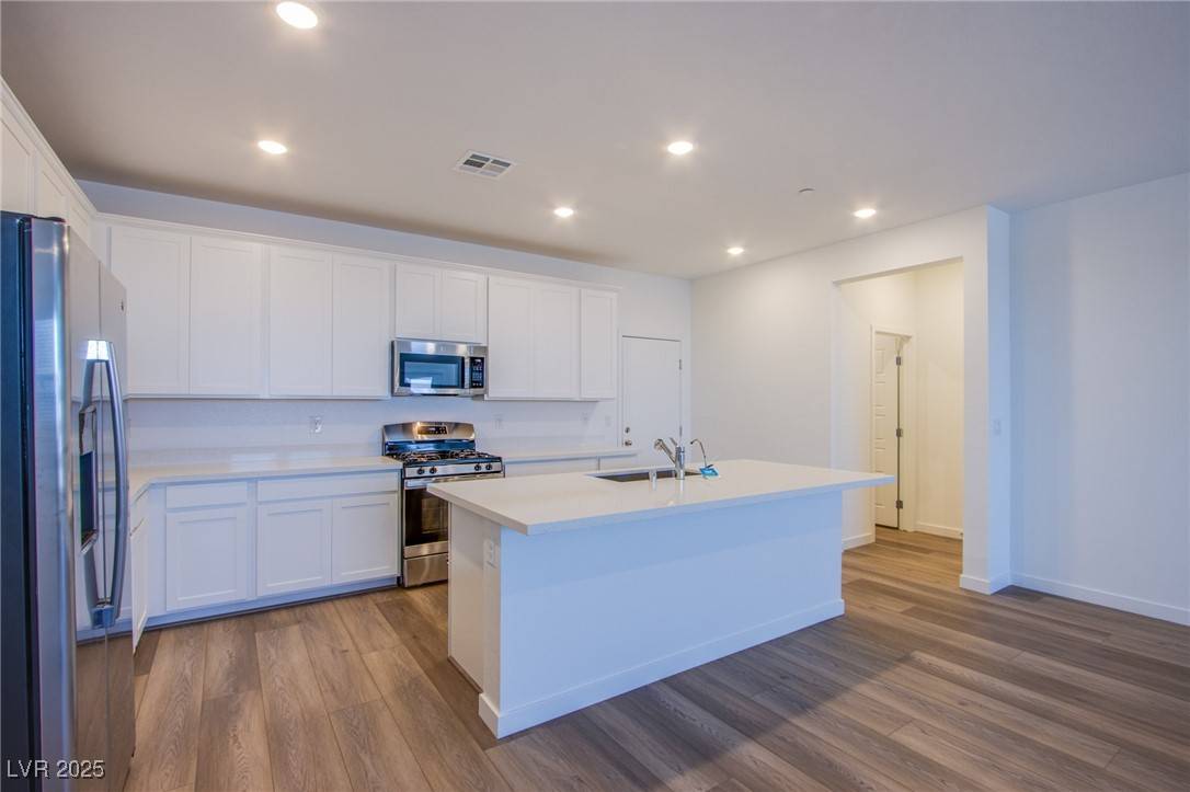 Henderson, NV 89015,252 Walsh Peak AVE