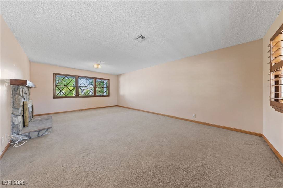 Las Vegas, NV 89102,2400 Llewellyn DR