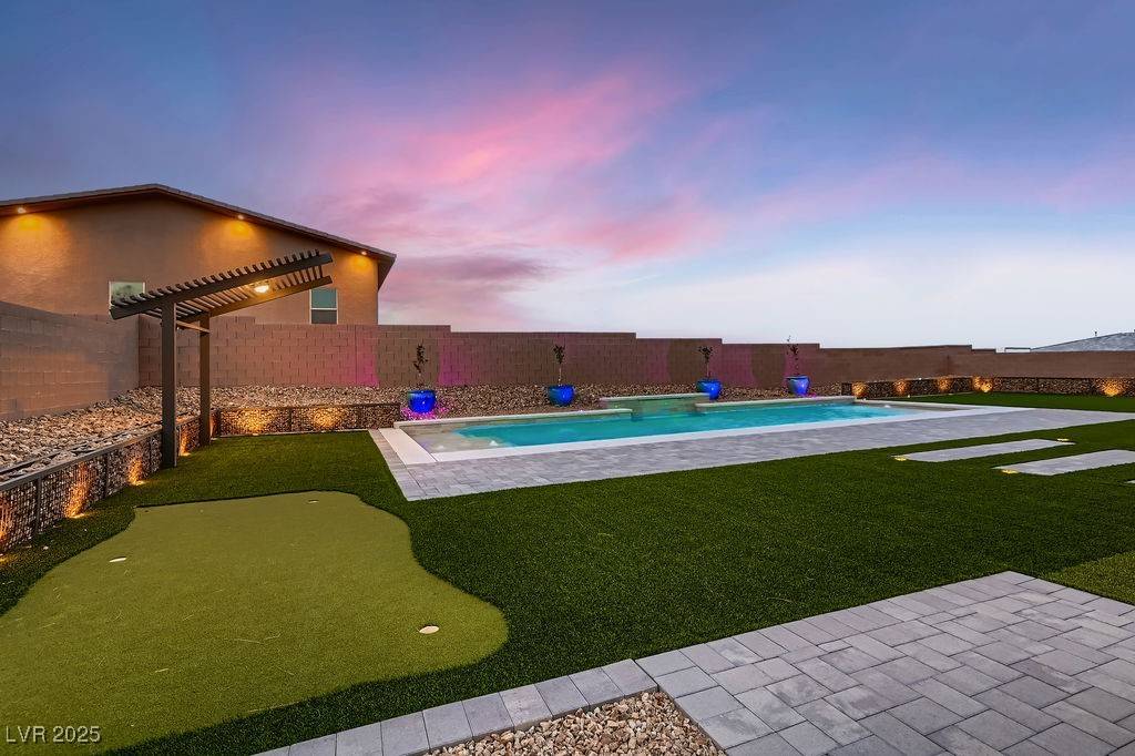 Las Vegas, NV 89113,7966 W Ford AVE