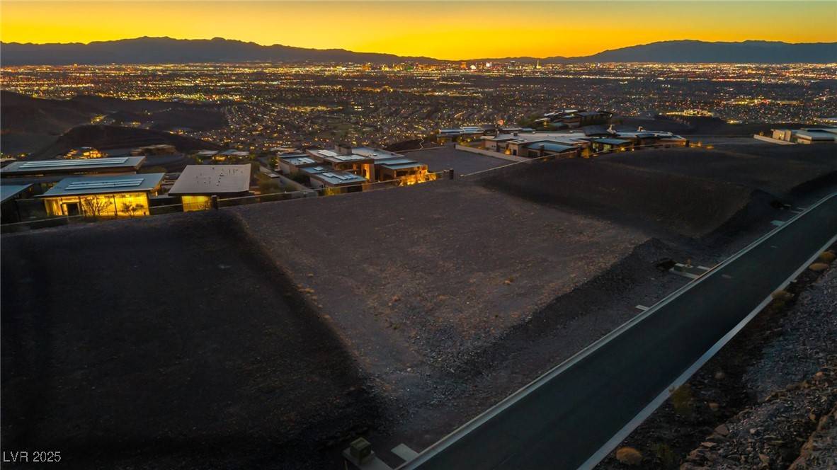 17 Stonecutter CT, Henderson, NV 89012