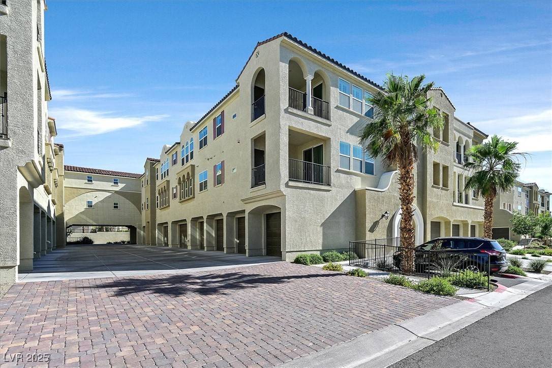 Henderson, NV 89052,2555 Hampton RD #4306