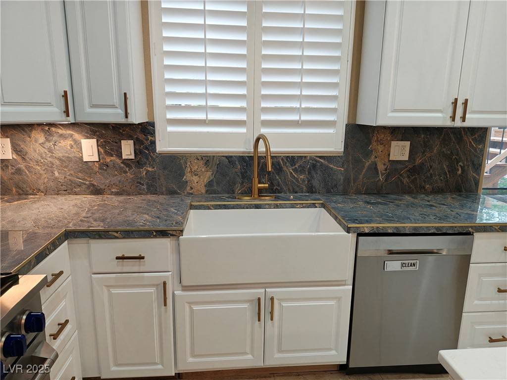 Henderson, NV 89011,266 Via Franciosa DR