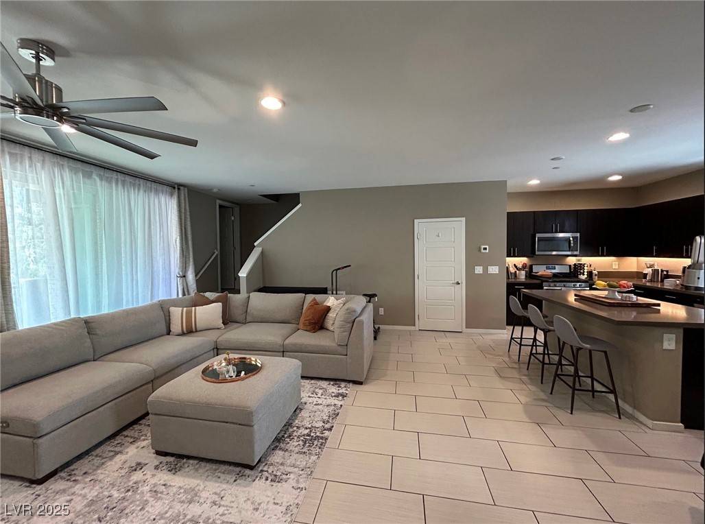 11231 Hidden Peak AVE #207, Las Vegas, NV 89135