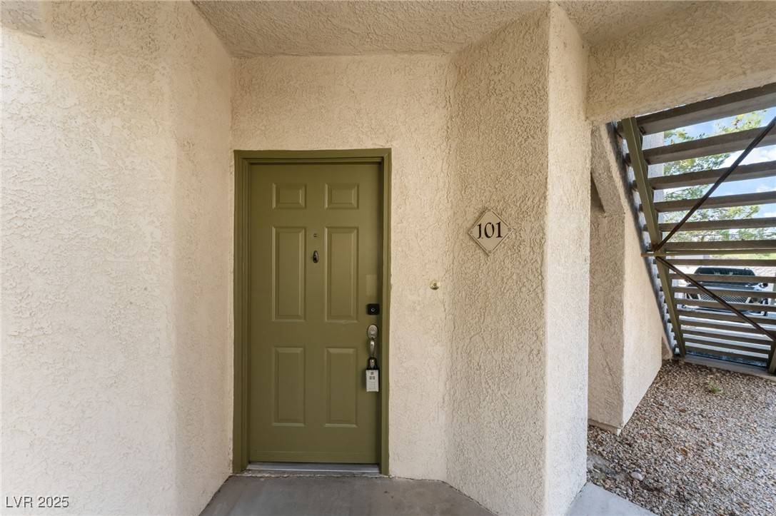 Las Vegas, NV 89144,10213 King Henry AVE #101