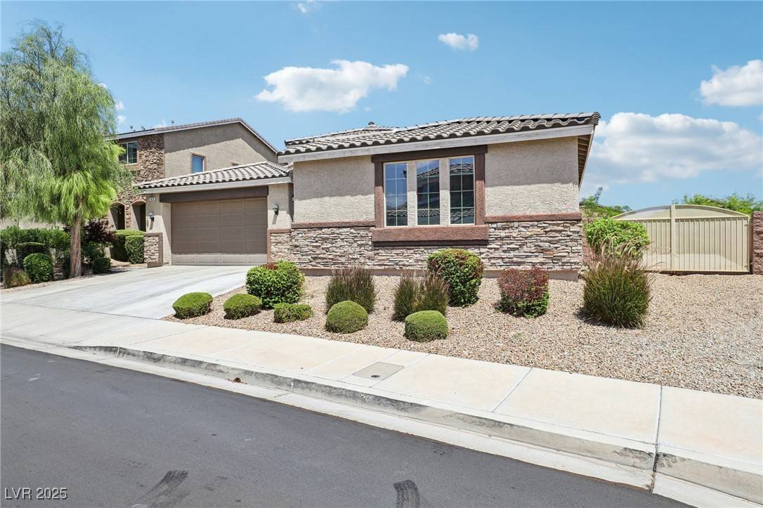 Henderson, NV 89014,740 Flowing Meadow DR