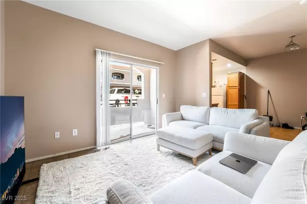 Las Vegas, NV 89148,9330 W Maule AVE #138