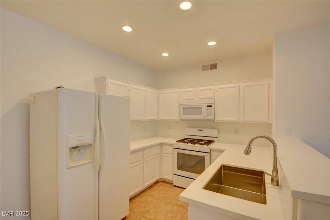 Henderson, NV 89074,2201 Ramsgate DR #826