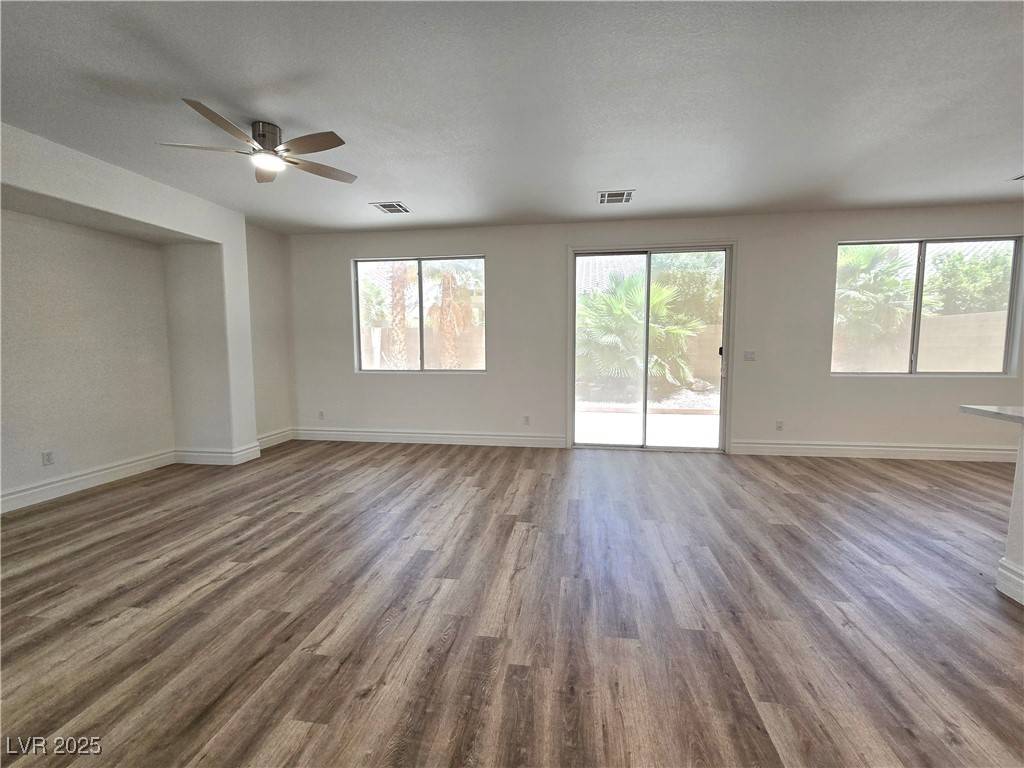 Las Vegas, NV 89148,6638 Babys Tear PL