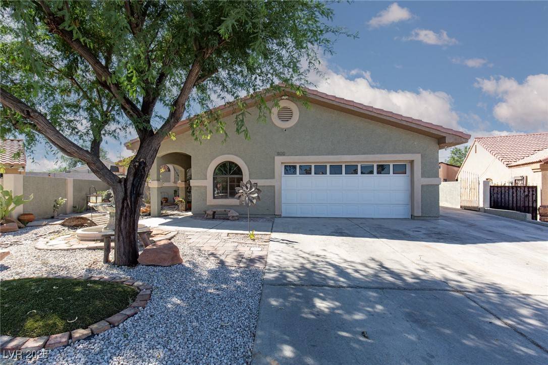 800 Antonio DR, Las Vegas, NV 89107