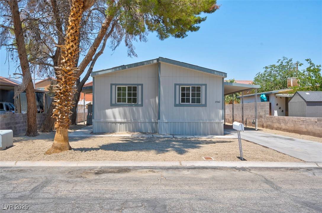 Las Vegas, NV 89115,3742 Kolanut LN