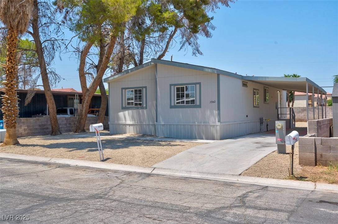 3742 Kolanut LN, Las Vegas, NV 89115
