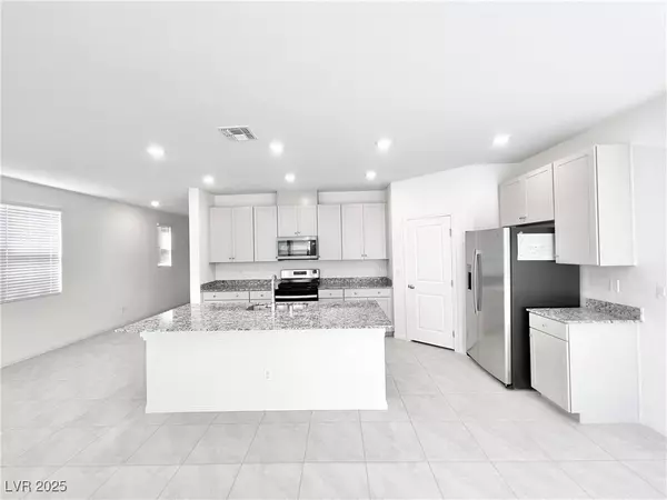 Las Vegas, NV 89113,8986 Lucky Crest ST