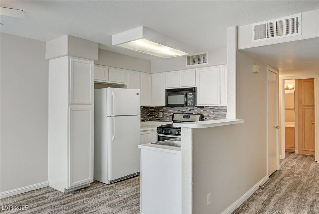 Las Vegas, NV 89120,3060 Tarpon DR #102