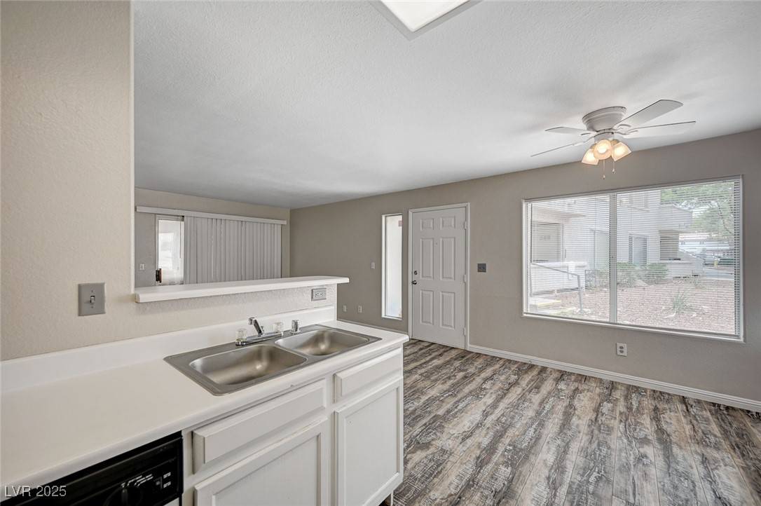 Las Vegas, NV 89120,3060 Tarpon DR #102