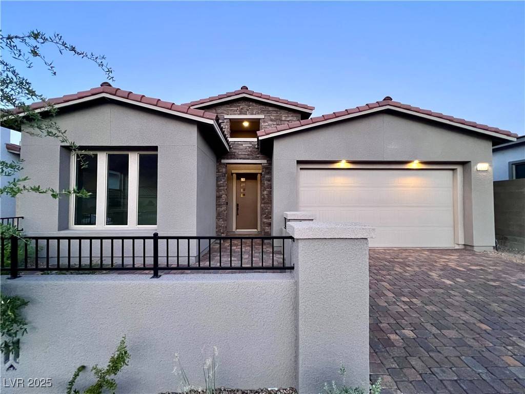 2194 Pigeon Hawk ST, Las Vegas, NV 89138