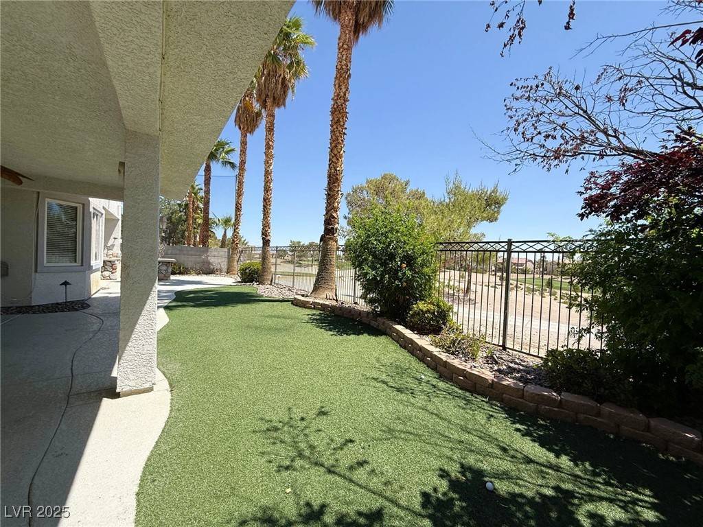 Las Vegas, NV 89148,122 Cascade Lake ST