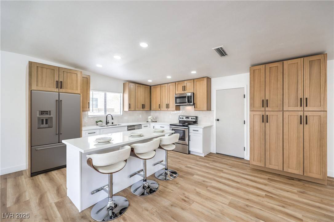 Las Vegas, NV 89103,4616 Eureka ST