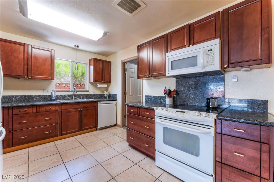 Las Vegas, NV 89107,704 N Wallace DR