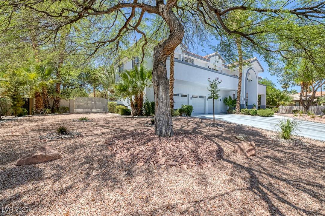 Las Vegas, NV 89117,2209 Purple Majesty CT