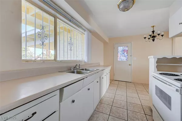 Las Vegas, NV 89104,2400 Santa Paula DR