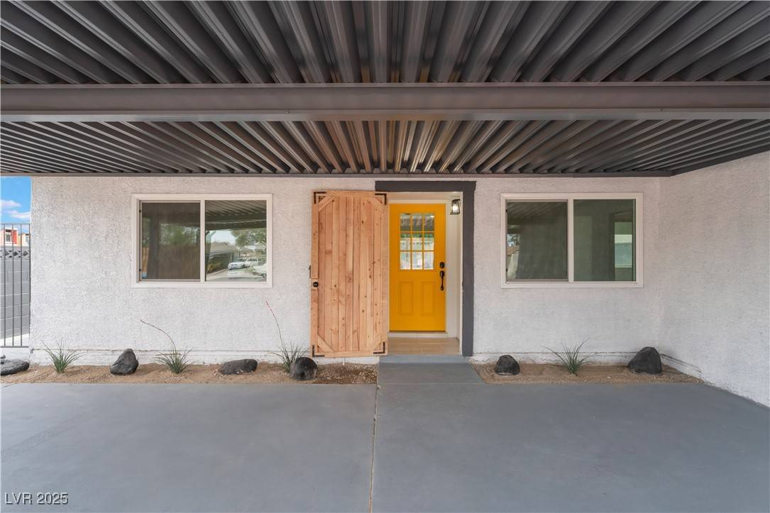Las Vegas, NV 89104,1808 E Saint Louis AVE