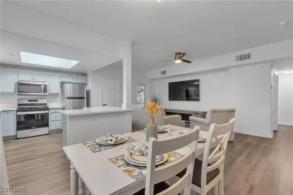 Henderson, NV 89011,833 Aspen Peak LOOP #613