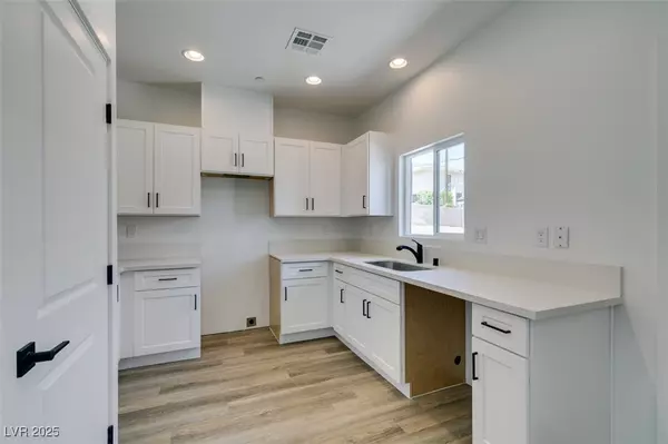 Las Vegas, NV 89101,365 N 16th ST