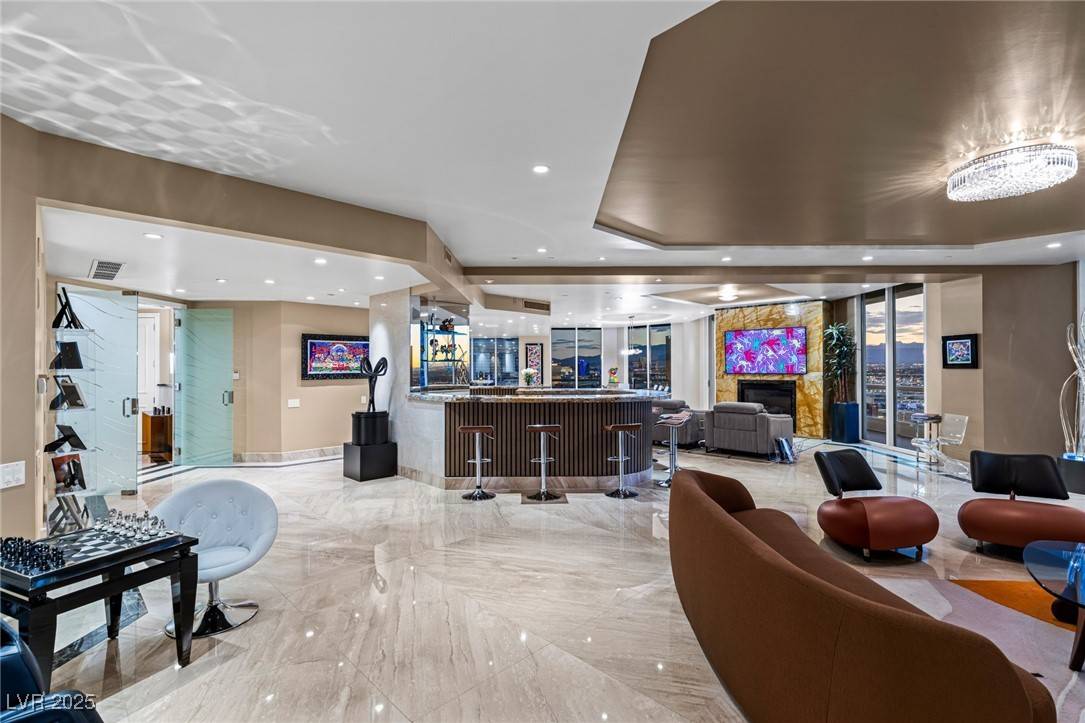 Las Vegas, NV 89109,2877 Paradise RD #3202