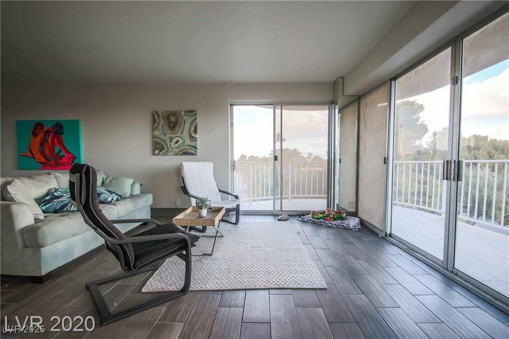 Las Vegas, NV 89109,3111 BEL AIR DR #4B