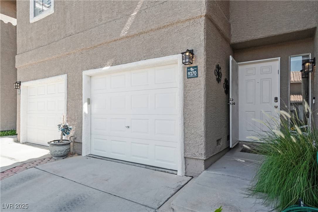 Las Vegas, NV 89117,9270 Apache Springs DR